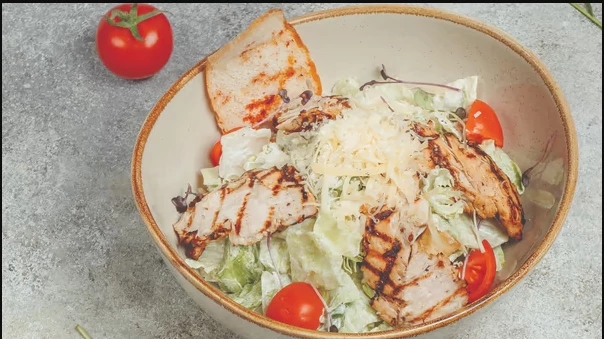 Sezar Salatı Toyuqlu