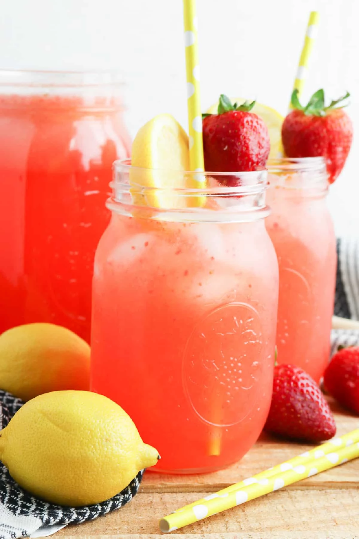 Çiyələkli Limonad